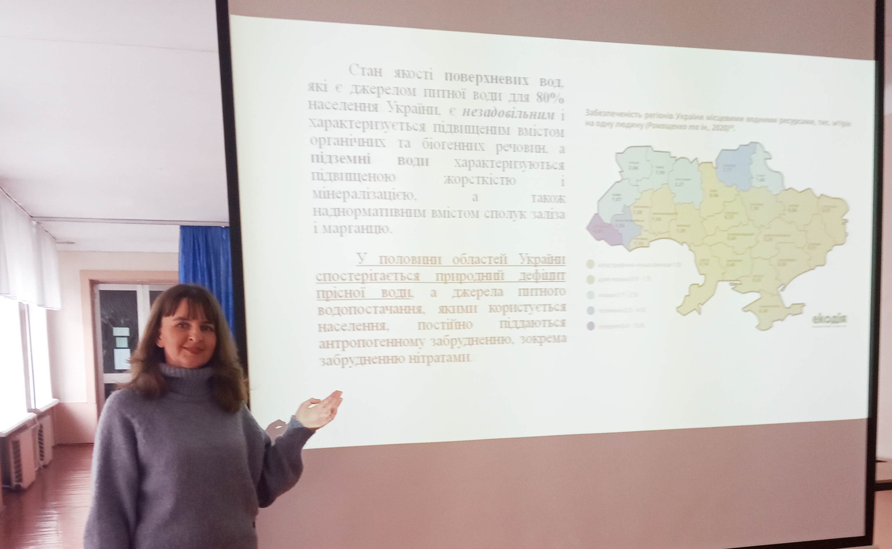 доцент Л.Янковська виступає перед учнями ЗОШ №10 доцент Л.Янковська виступає перед учнями ЗОШ №10
